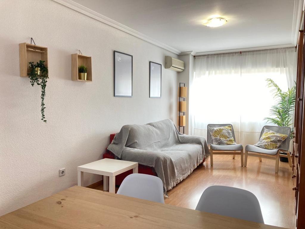 Apartamento Grande, 2 Dormitorios, Garaje Gratis Madrid Dış mekan fotoğraf